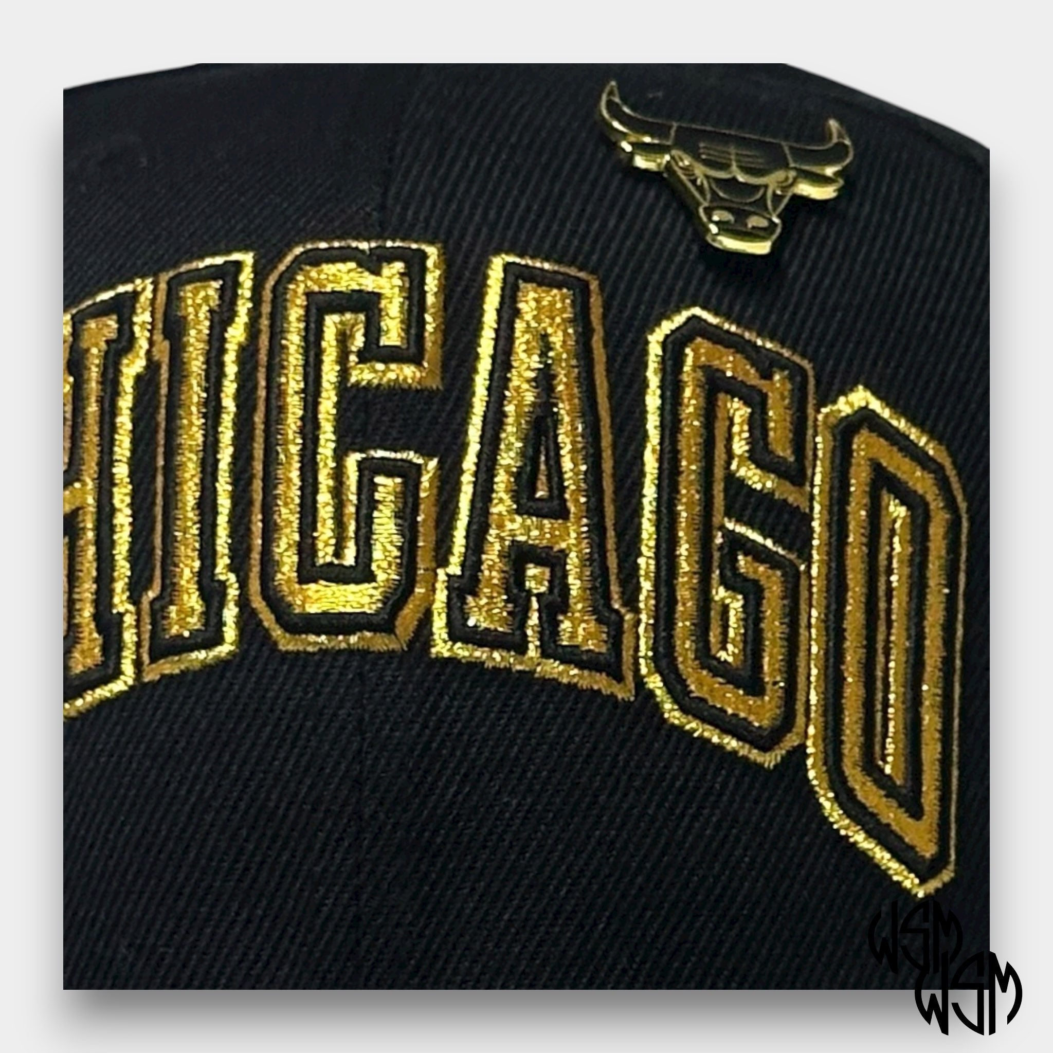 CAPPELLO CHICAGO BULLS NBA PINNED GOLD